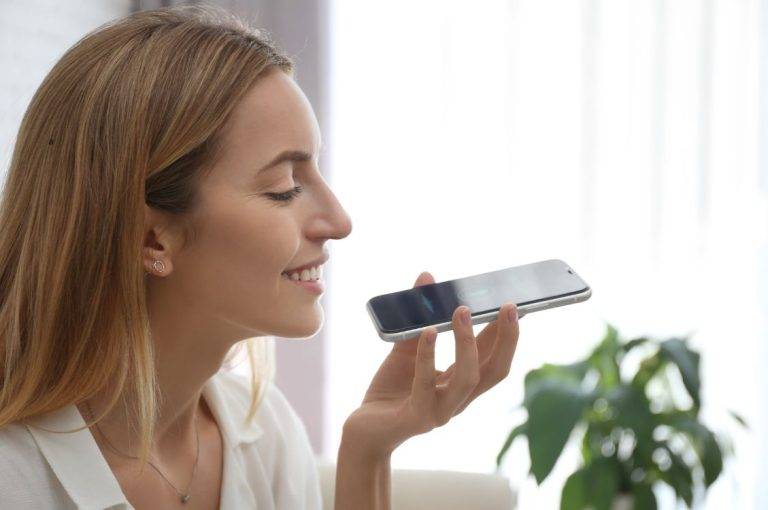 Voice commerce terá receitas de US$ 186 bilhões até 2030 e ganha espaço ao impulsionar comércio eletrônico