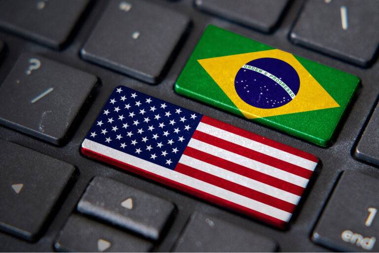 EUA lideram contratações de devs brasileiros com salários de até US$ 110 mil por ano, revela levantamento