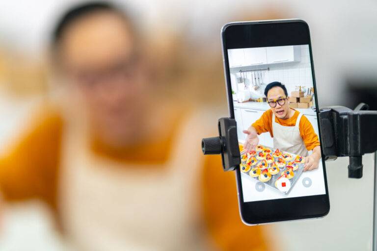 Estudo mostra que 65% do faturamento de influenciadores vem de live shopping