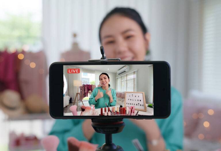 Mais da metade dos influenciadores sofrem de burnout e 37% pensam em parar carreira, aponta pesquisa