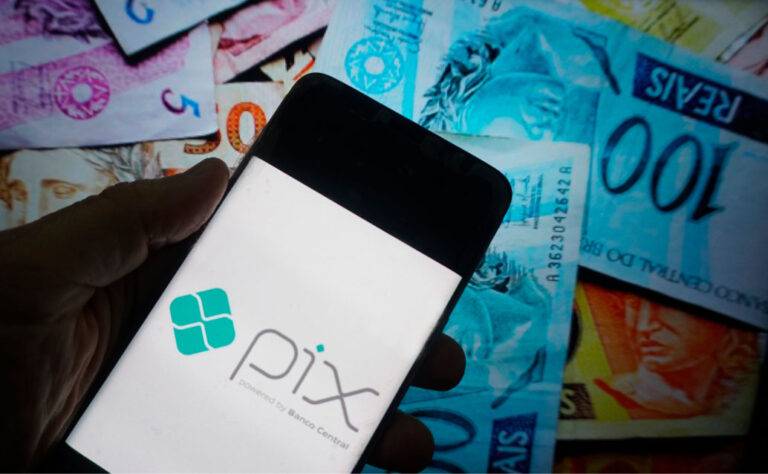Pix Automático começa na segunda-feira (16). Pequenos precisam contratar o serviço junto aos bancos