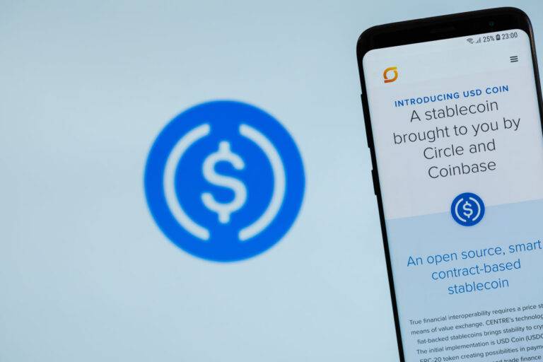 Com aumento do IOF no Brasil, stablecoins ganham força como alternativa para pagamentos internacionais e investimento em dólar