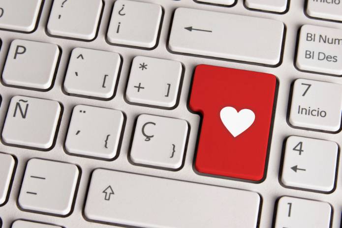 Romance sob pressão: Dia dos Namorados será com menos gastos para 51% dos brasileiros, revela pesquisa