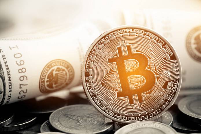 Bitcoin dobra de valor em um ano e supera rentabilidade de ativos tradicionais