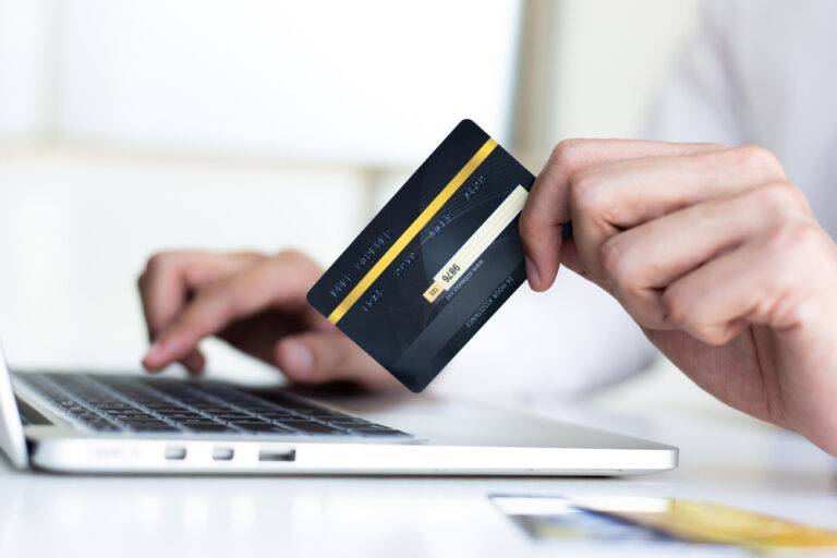 69% dos brasileiros vão gastar até R$250 no Dia dos Pais, aponta pesquisa