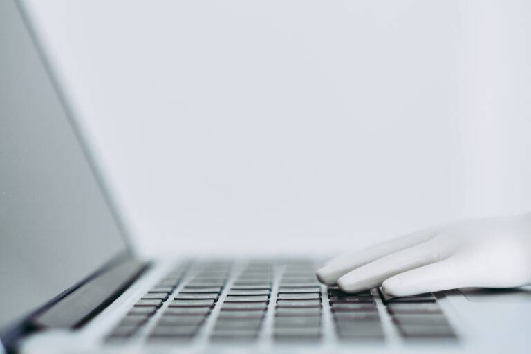 การโจมตีแบบดิจิทัลแบบไฮเปอร์ส่วนบุคคล: เมื่อ AI เปลี่ยนความเสี่ยงในวงกว้าง