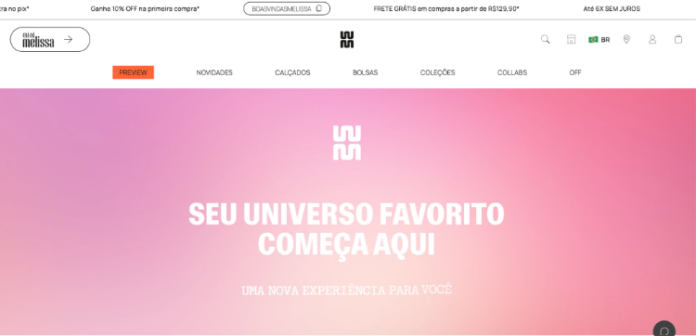 Hero banner with pink gradient background, white centered logo, and the message 'SEU UNIVERSO FAVORITO COMEÇA AQUI'.